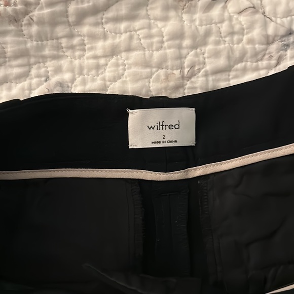 Aritzia Wilfred black dress shorts - Picture 3 of 3